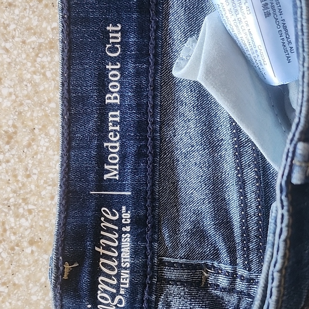 NWT Signature Levi Modern Boot Cut Simply Stretch Size 10L - Picture 2 of 11